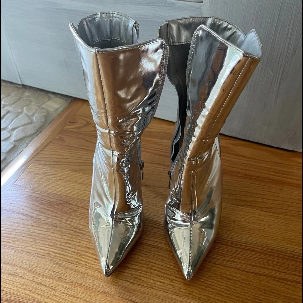 Silver boots they say a size 5.5 but I’m a size 7